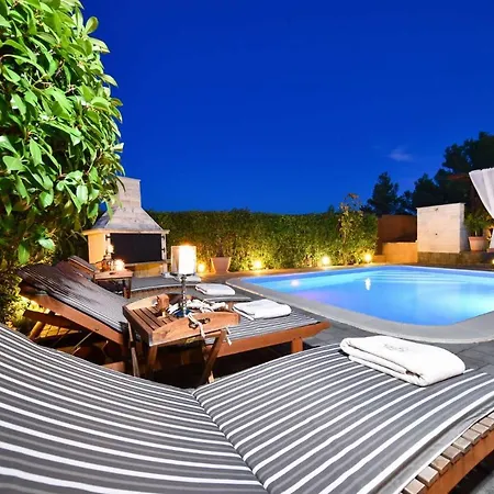 Вилла Villa Carina With Heated Pool Pridraga
