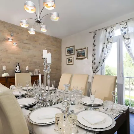 Вилла Villa Carina With Heated Pool