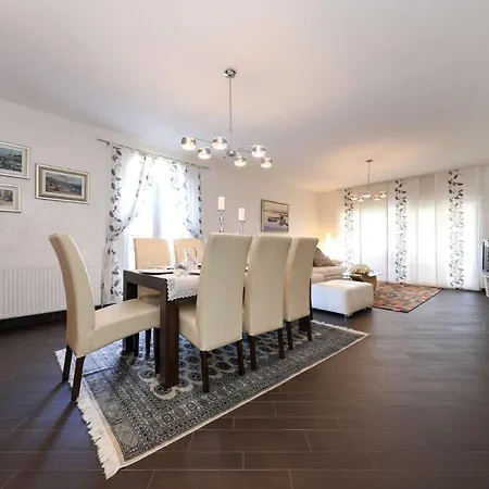 וילה Villa Carina With Heated Pool Pridraga
