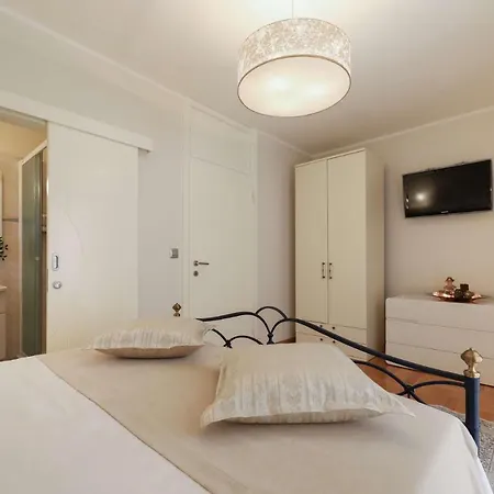 Villa Carina With Heated Pool Вилла *