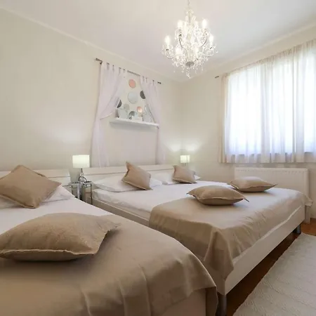 Вилла Villa Carina With Heated Pool