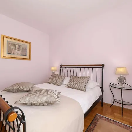 Villa Carina With Heated Pool וילה