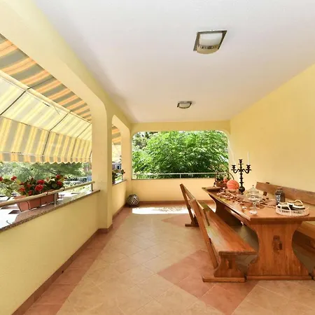 Villa Carina With Heated Pool וילה *