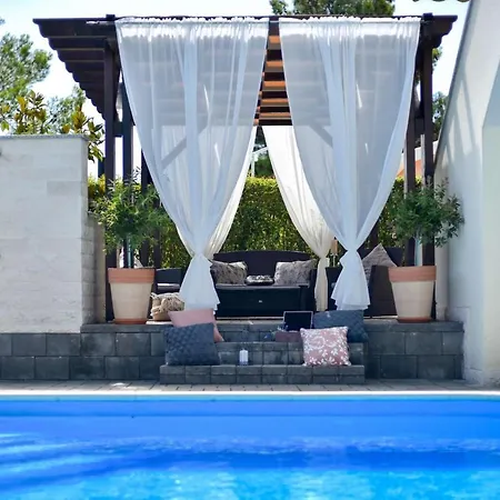 וילה Villa Carina With Heated Pool Pridraga