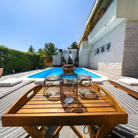 Villa Carina With Heated Pool Вилла